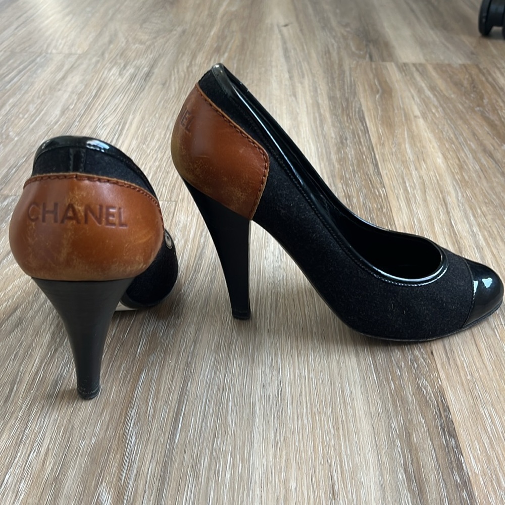 CHANEL Women's Black and Brown Heels Size: 8.5